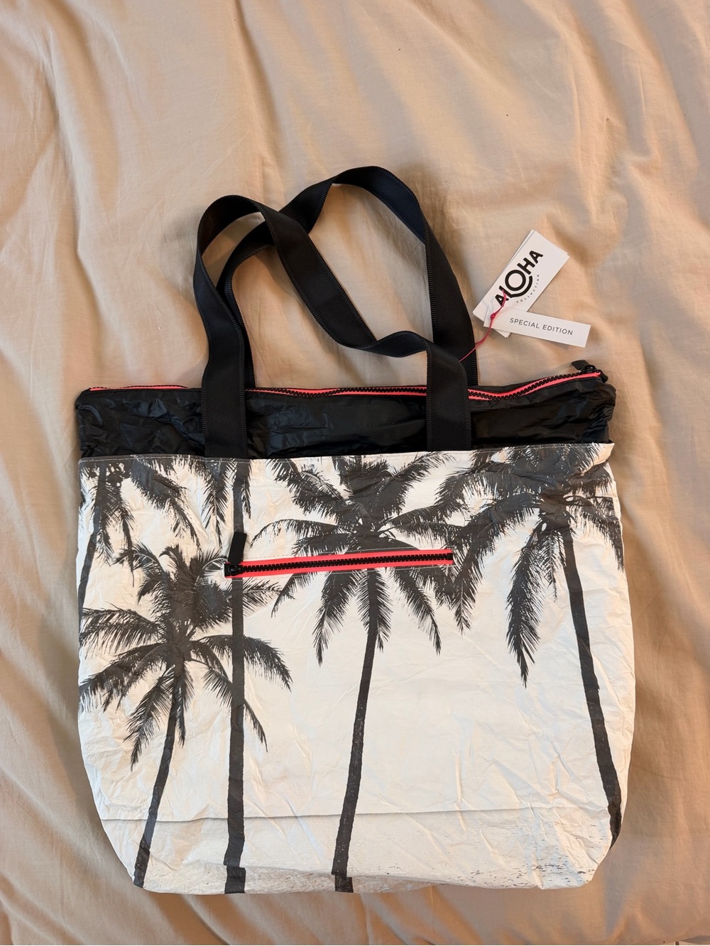 ALOHA Collection Black & White Palm Tree Tote with Red Zip Accent